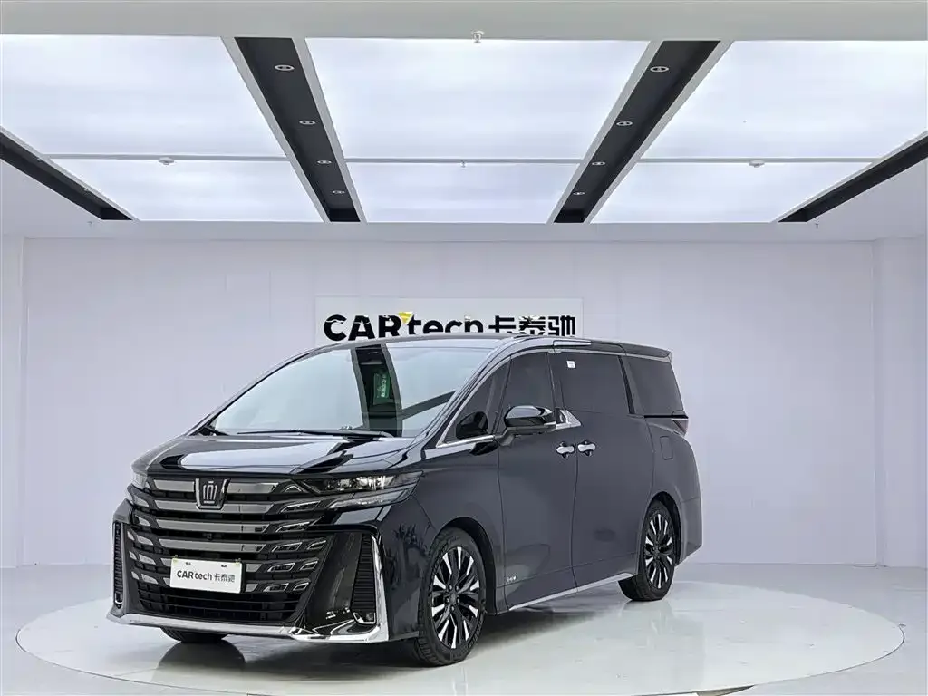 Toyota Vellfire — фото 1