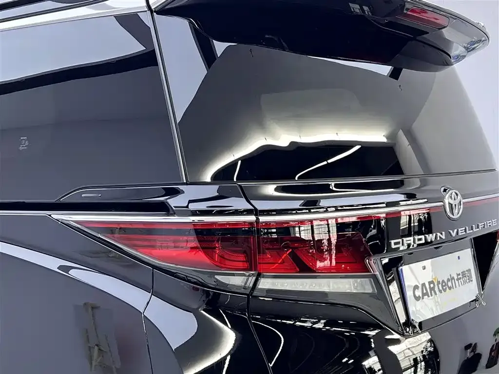 Toyota Vellfire — фото 10