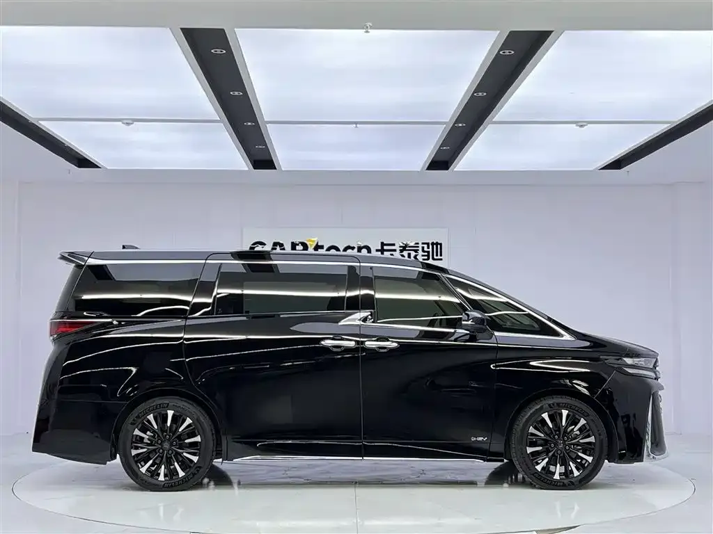 Toyota Vellfire — фото 2