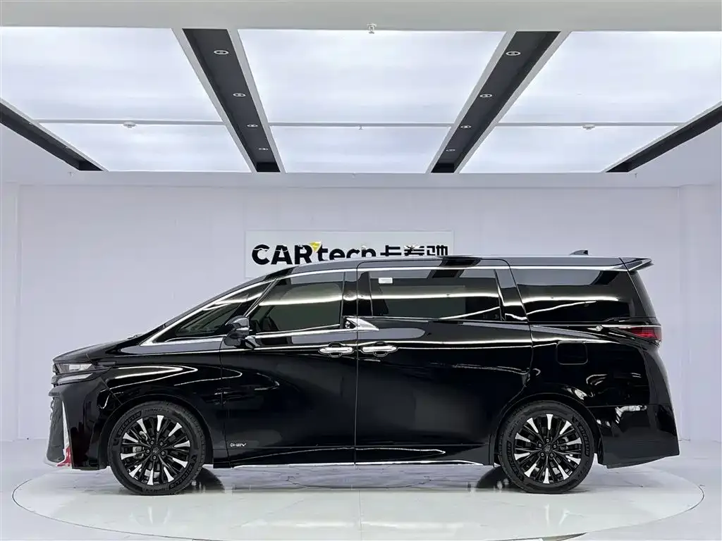 Toyota Vellfire — фото 3