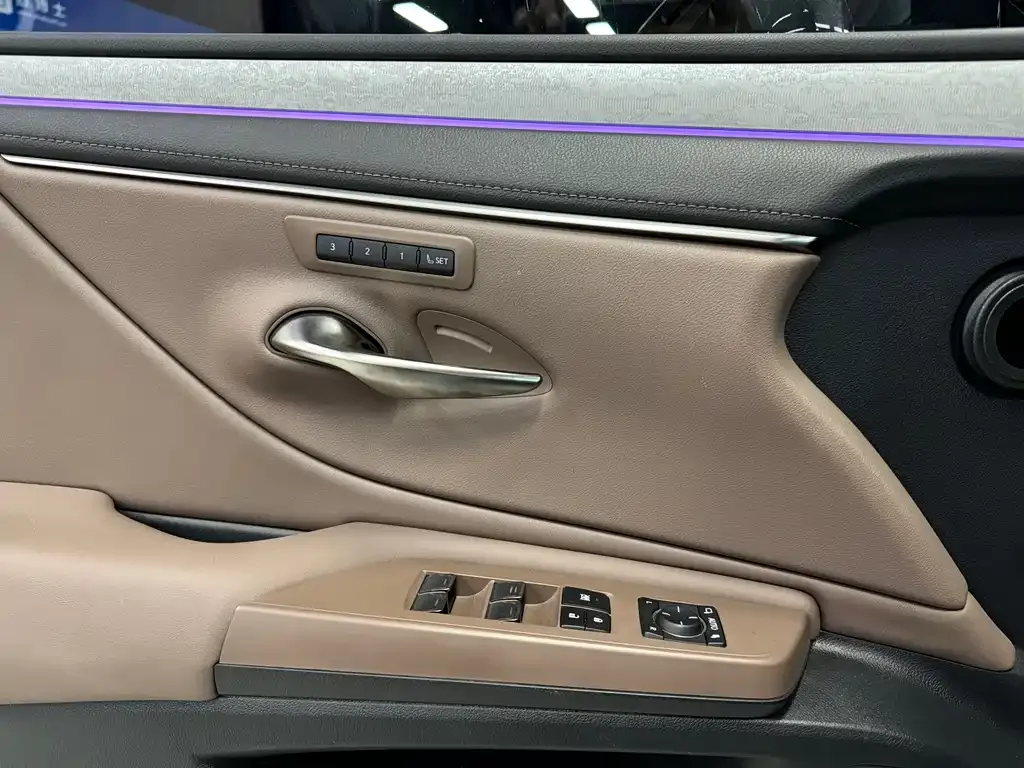 Lexus ES — фото 10