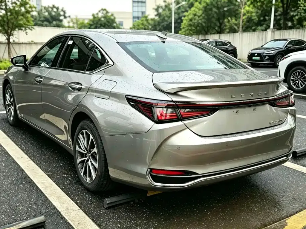 Lexus ES — фото 4