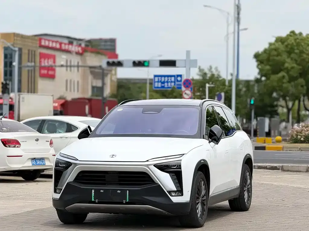 NIO ES8