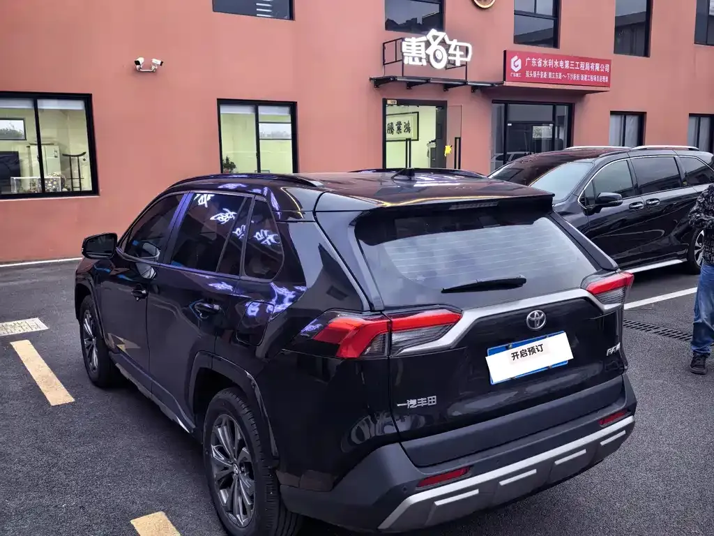 Toyota RAV4 — фото 10