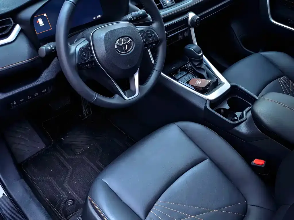 Toyota RAV4 — фото 7