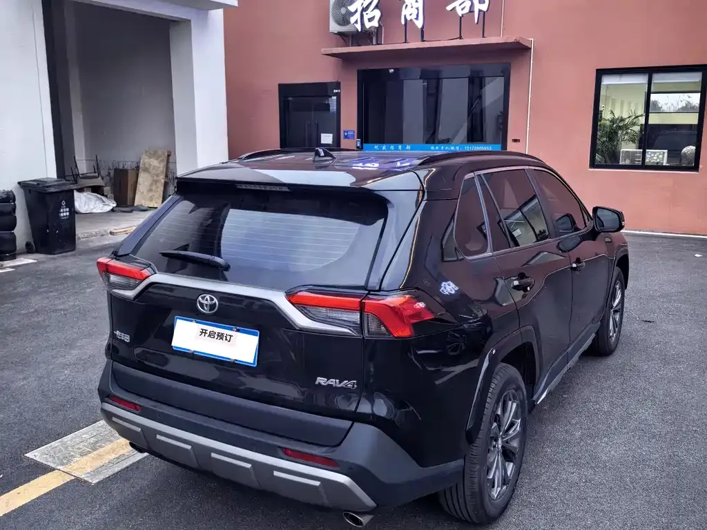 Toyota RAV4 — фото 4