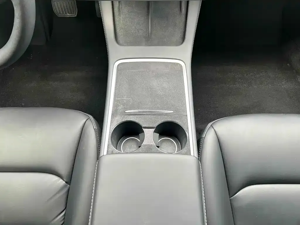 Tesla Model 3 — фото 9