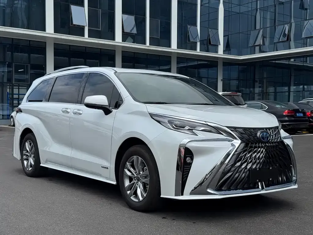 Toyota Sienna — фото 10