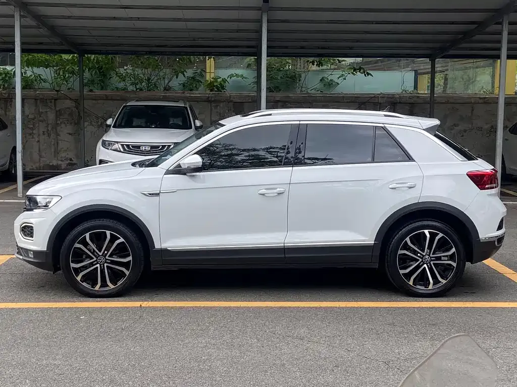 Volkswagen T-Roc — фото 10