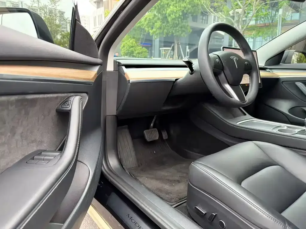 Tesla Model 3 — фото 10