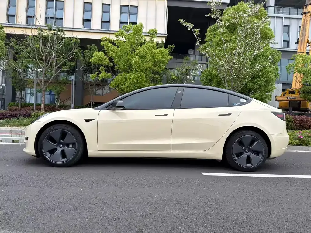Tesla Model 3 — фото 9