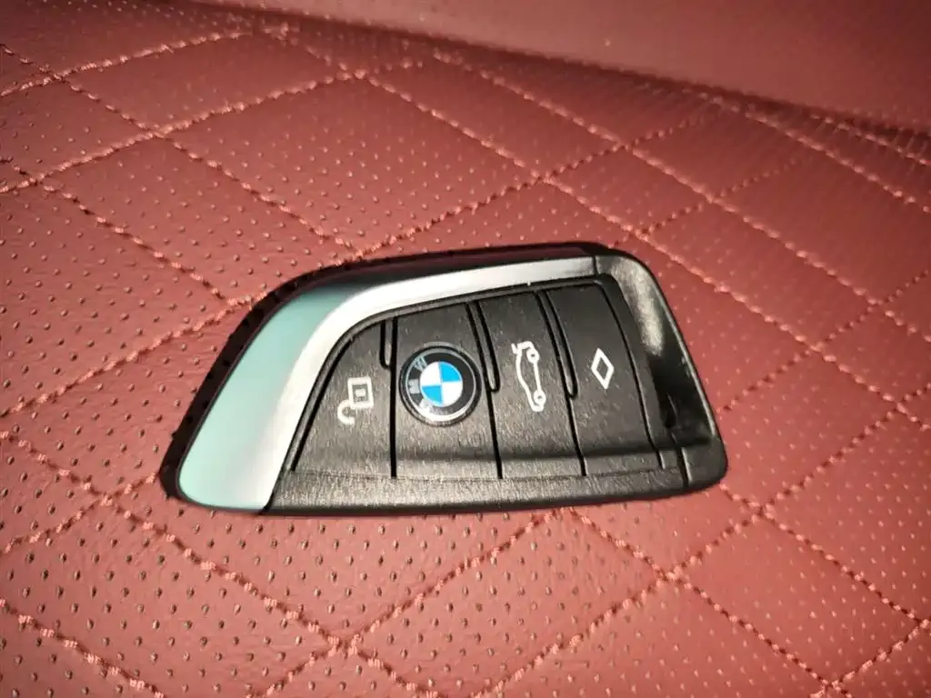 BMW iX3 — фото 4