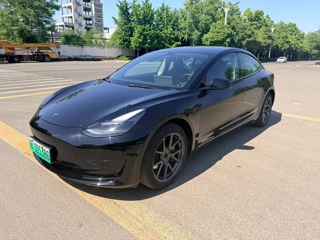 Tesla Model 3 — фото 1