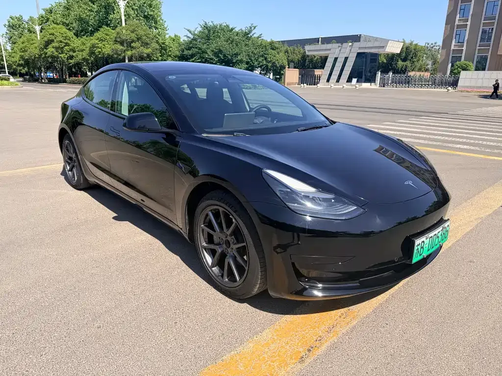 Tesla Model 3 — фото 9