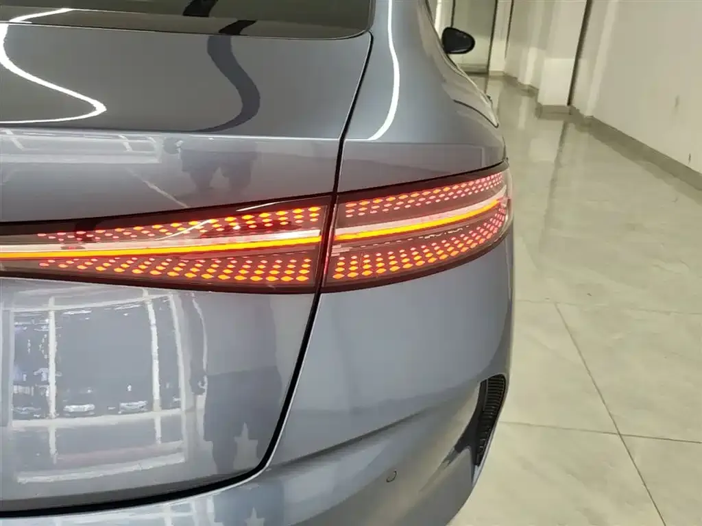 BYD Seal — фото 10