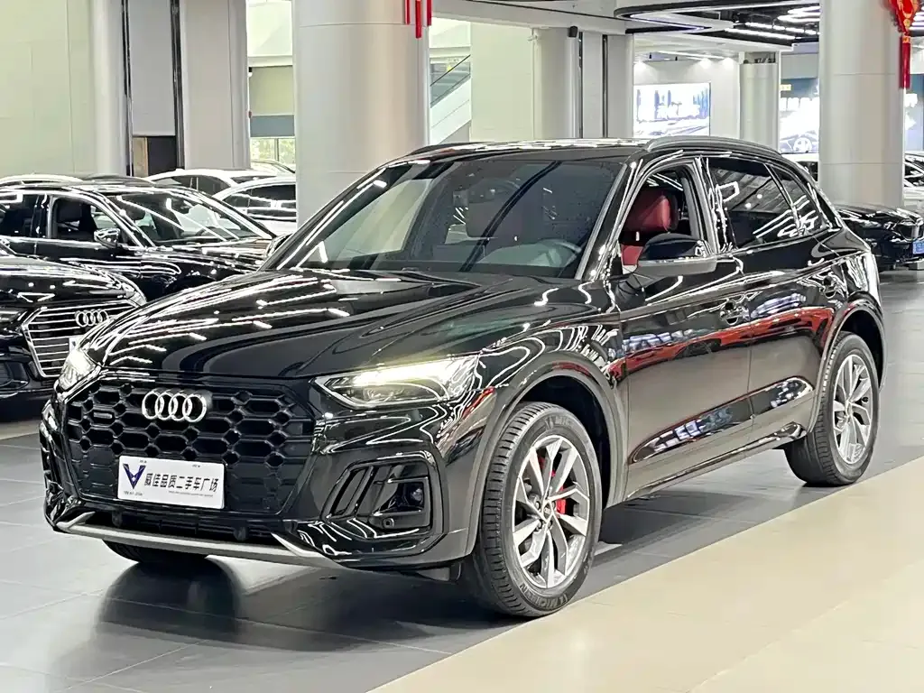 Audi Q5L — фото 1