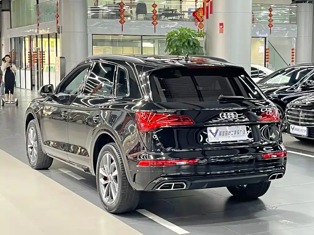 Audi Q5L — фото 10