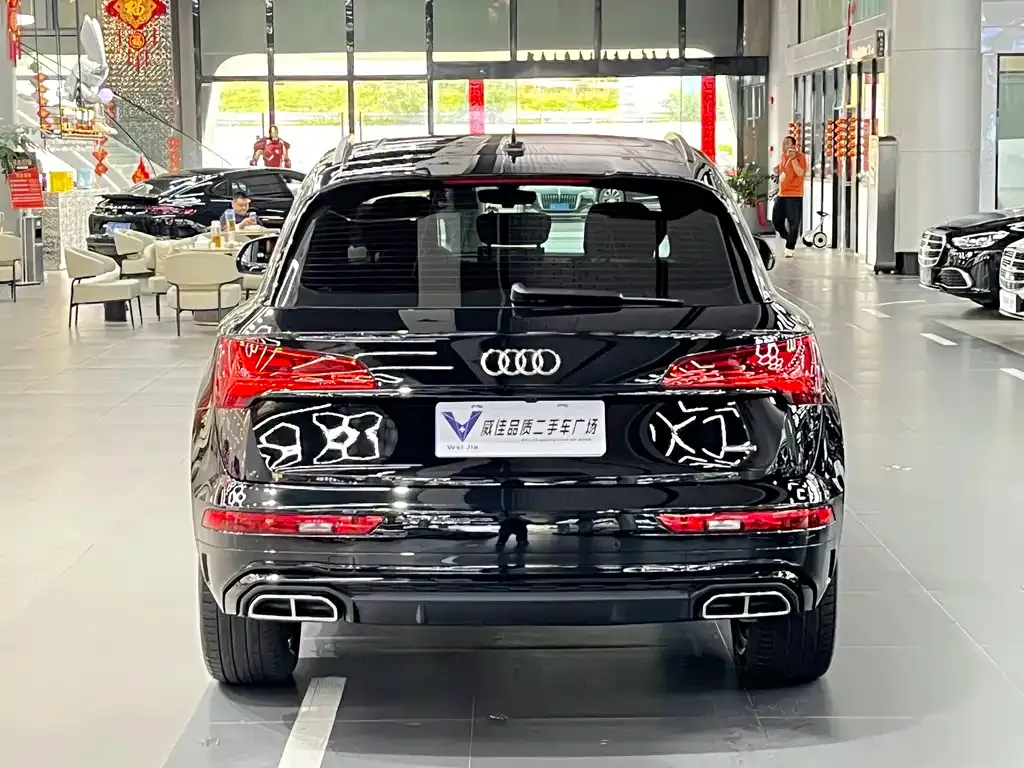 Audi Q5L — фото 8