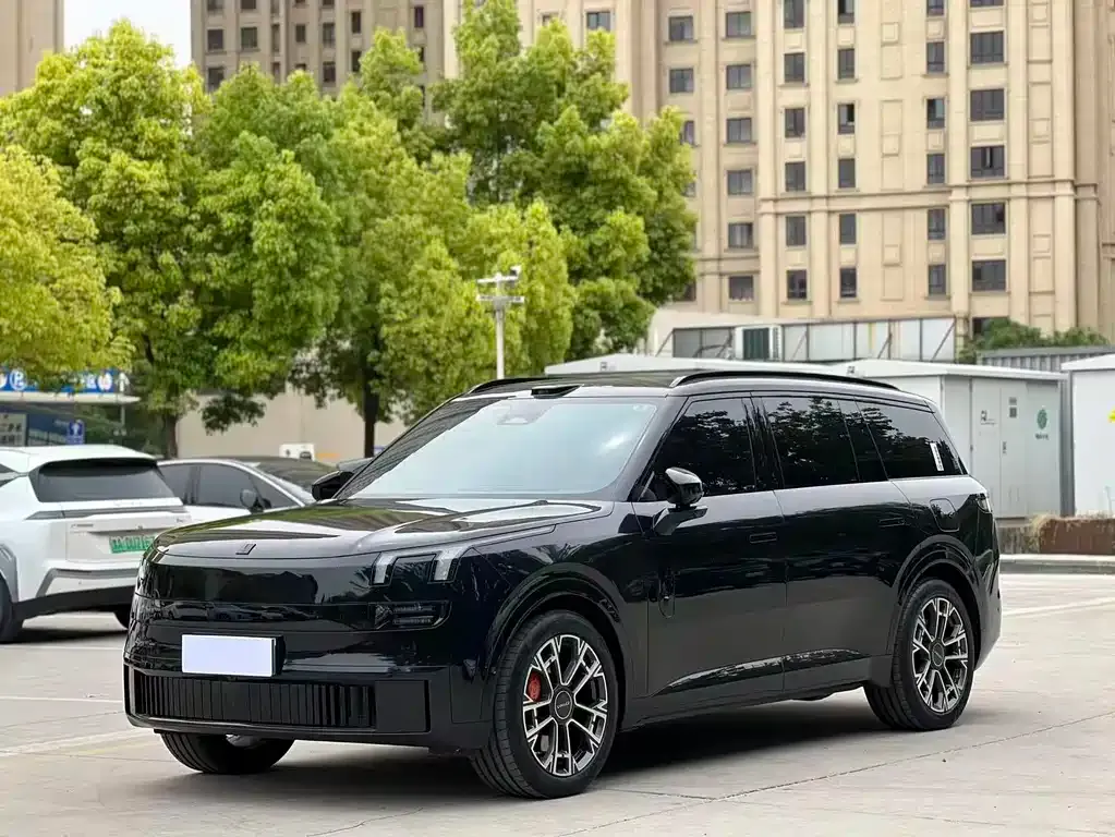Lynk & Co 900