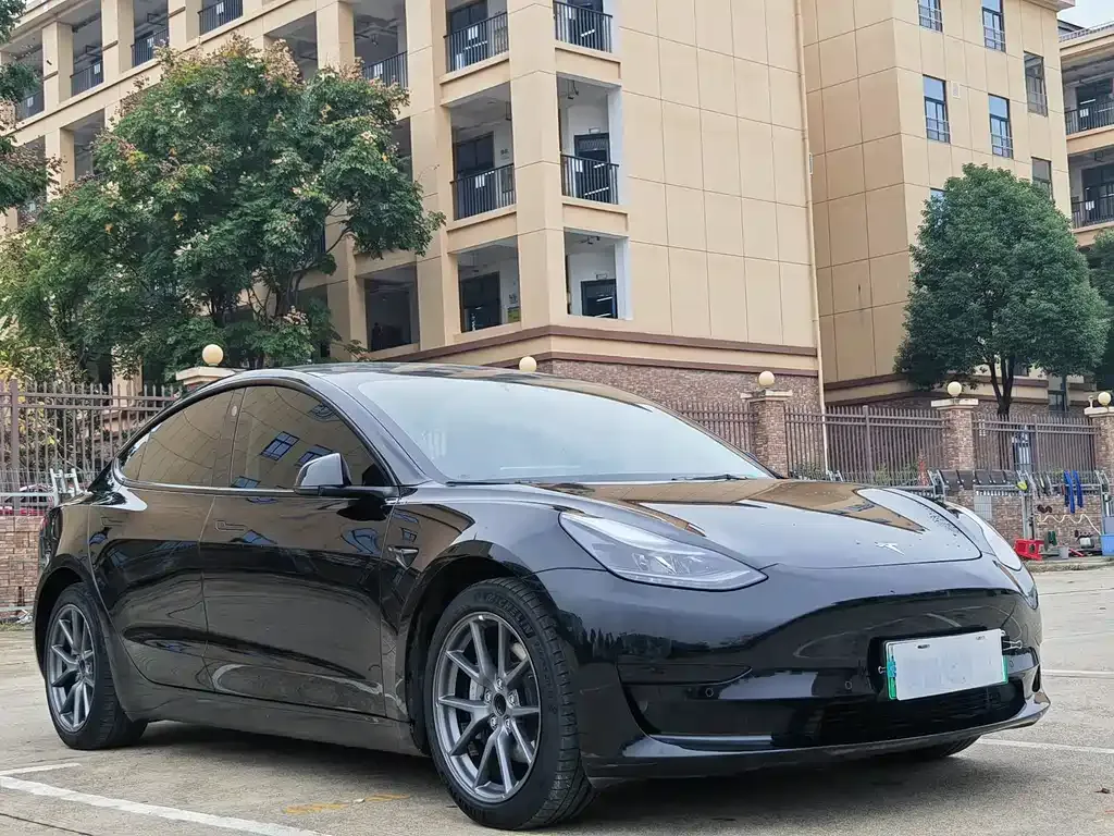 Tesla Model 3 — фото 10