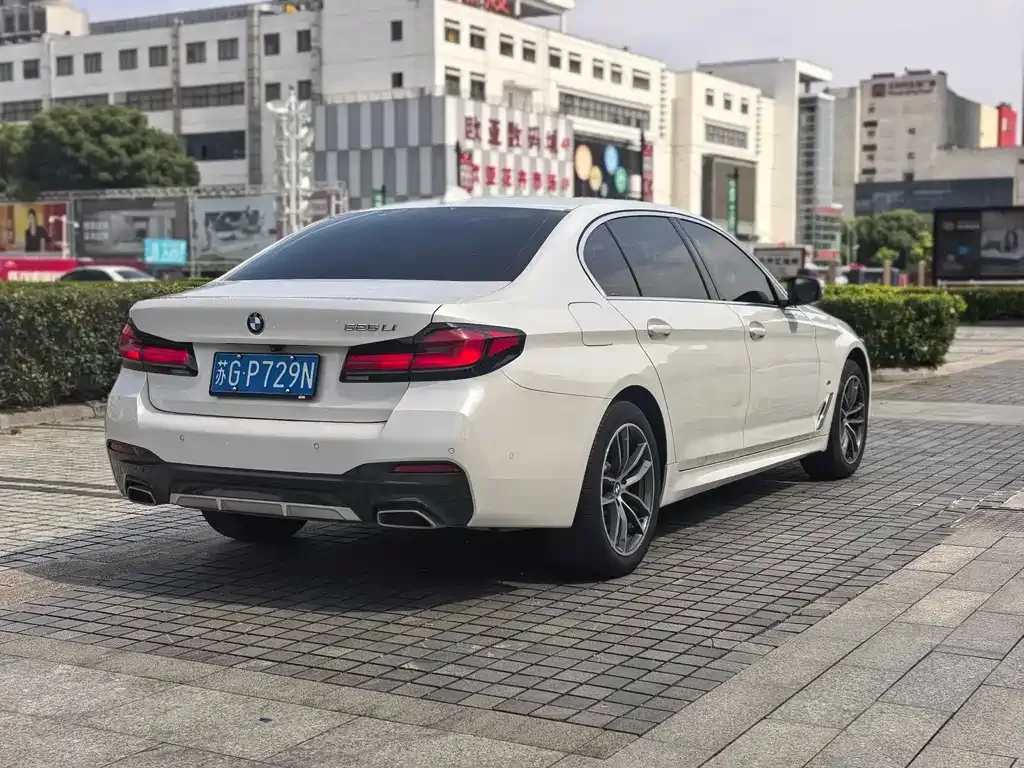 BMW 5 Series — фото 6