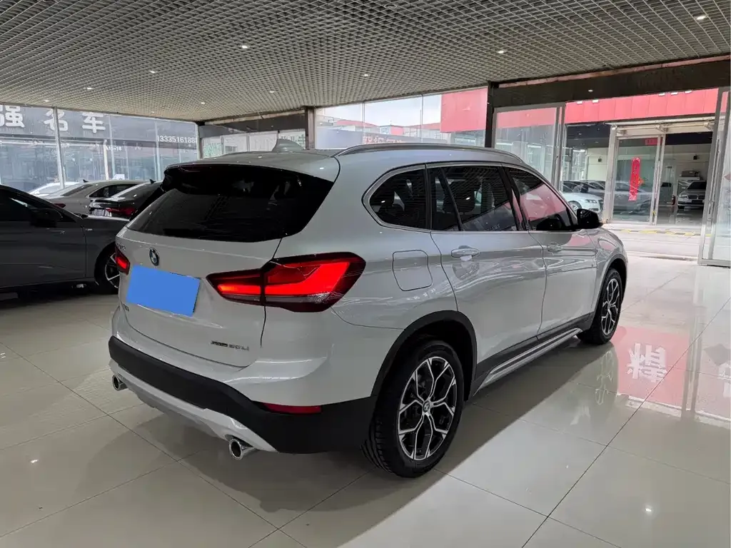 BMW X1 — фото 8