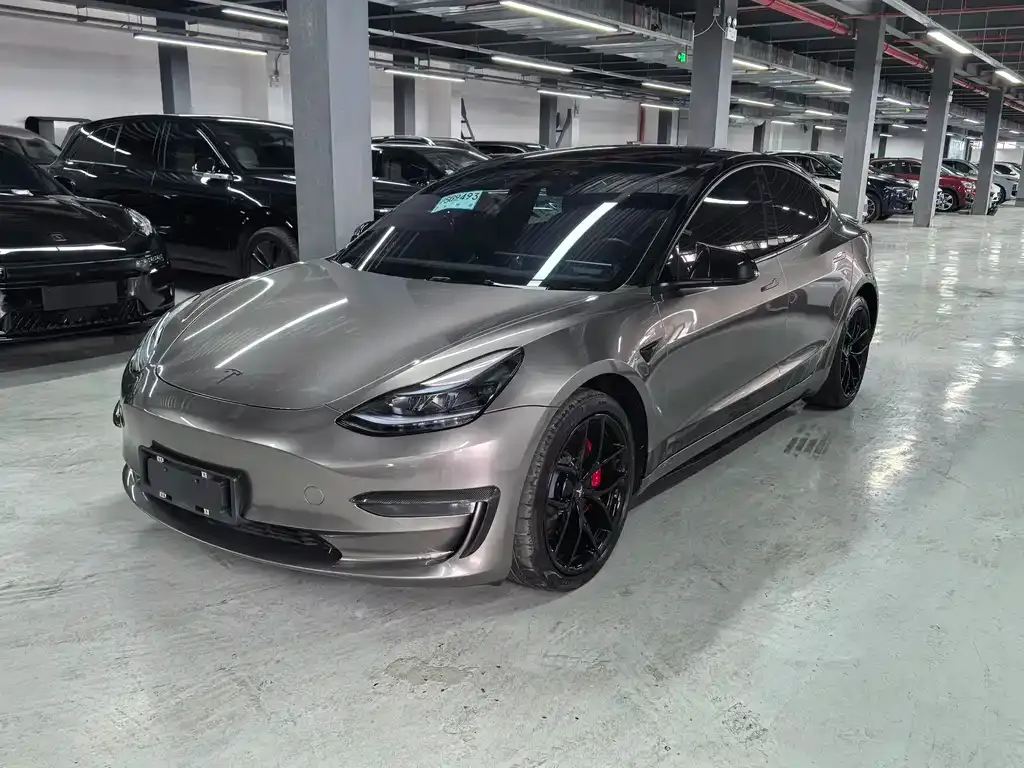 Tesla Model 3 — фото 1