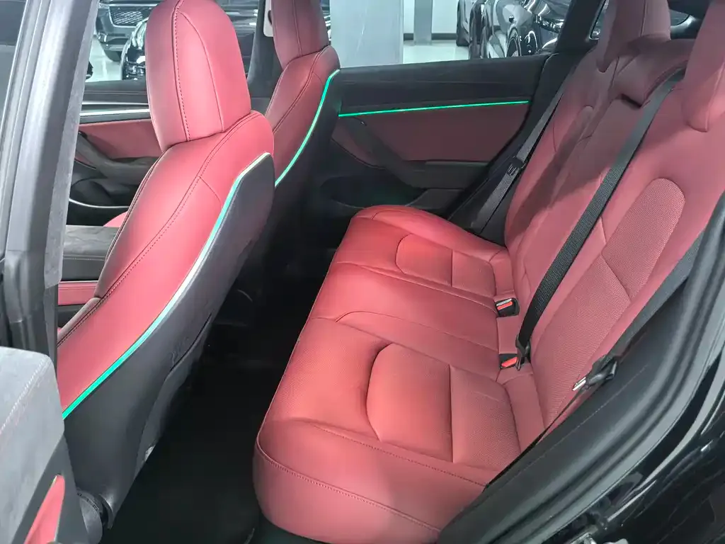 Tesla Model 3 — фото 4