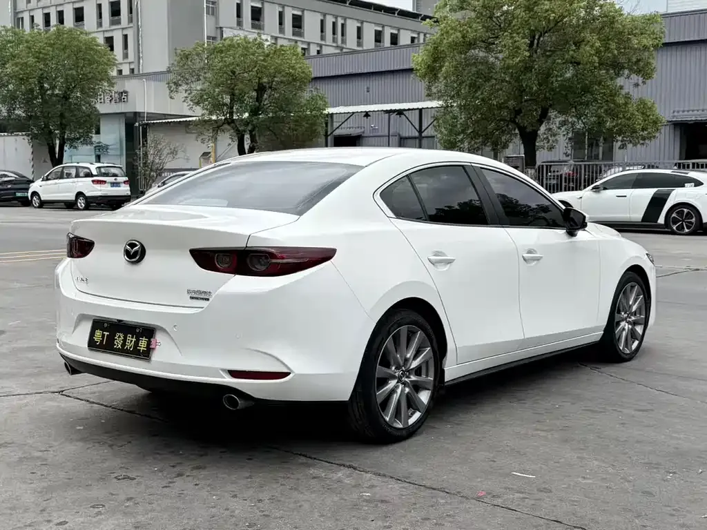 Mazda 3 Axela — фото 4