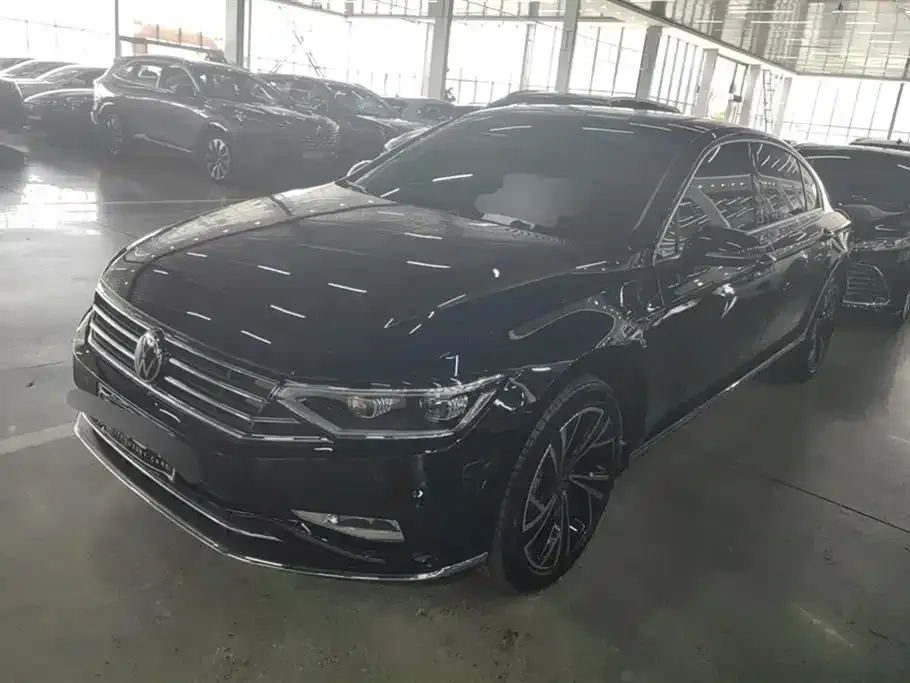 Volkswagen Passat — фото 1