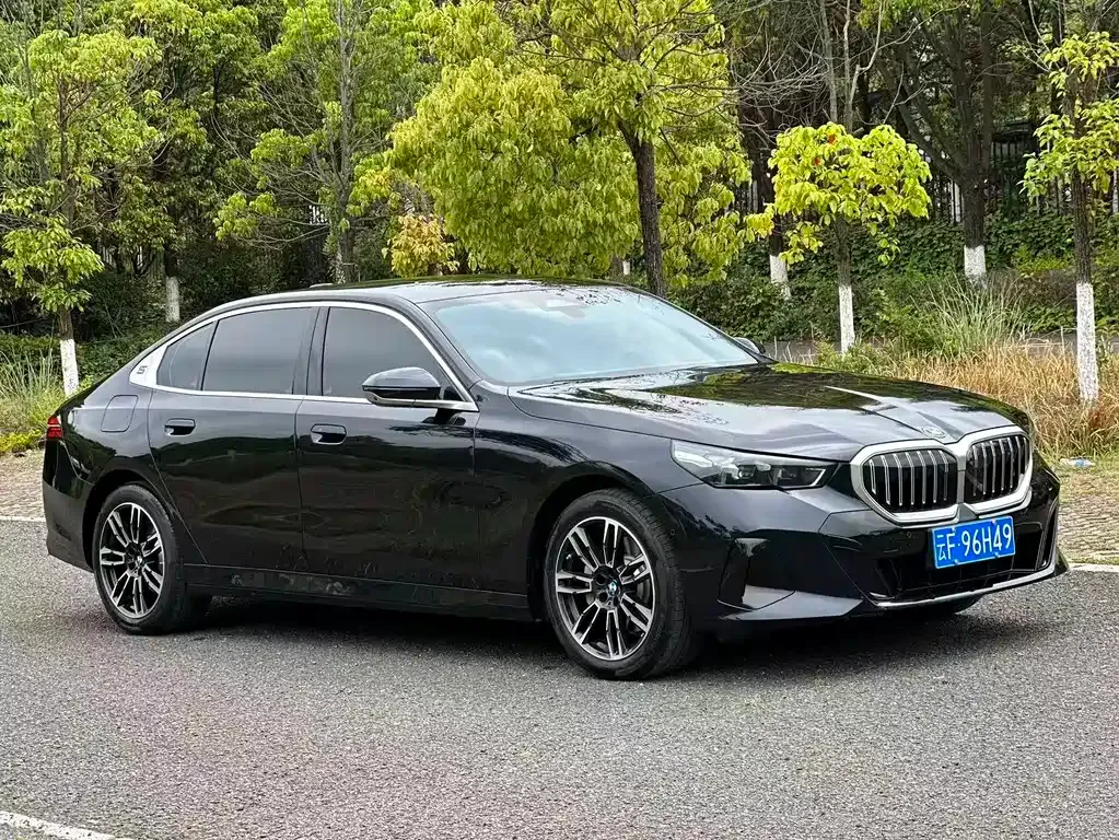 BMW 5 Series — фото 8