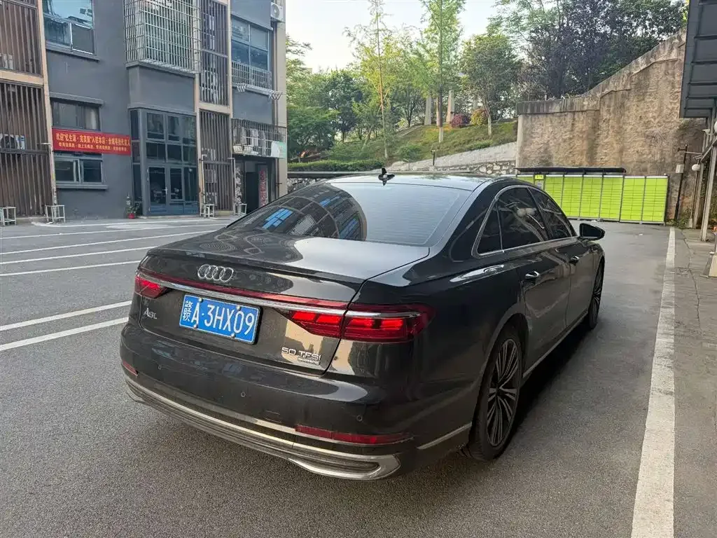 Audi A8 — фото 6