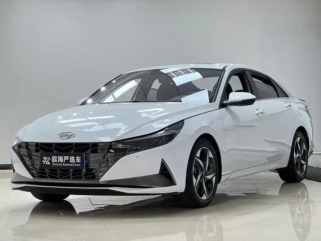 Hyundai Elantra — фото 1