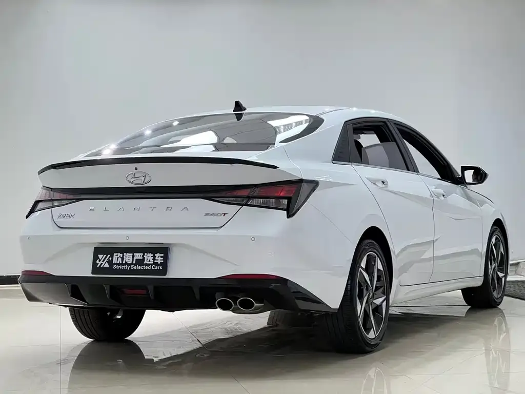 Hyundai Elantra — фото 7
