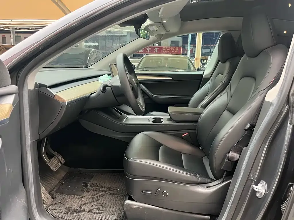 Tesla Model Y — фото 6