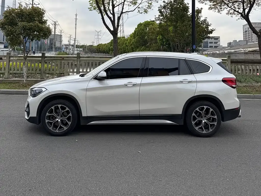 BMW X1 — фото 9