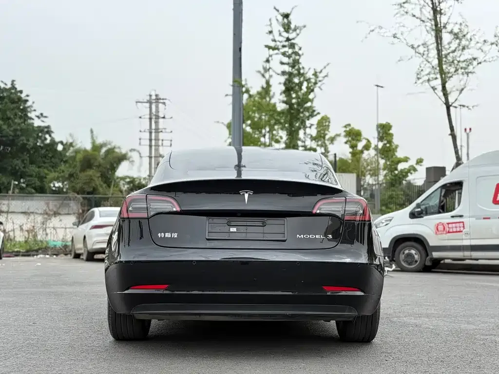Tesla Model 3 — фото 5