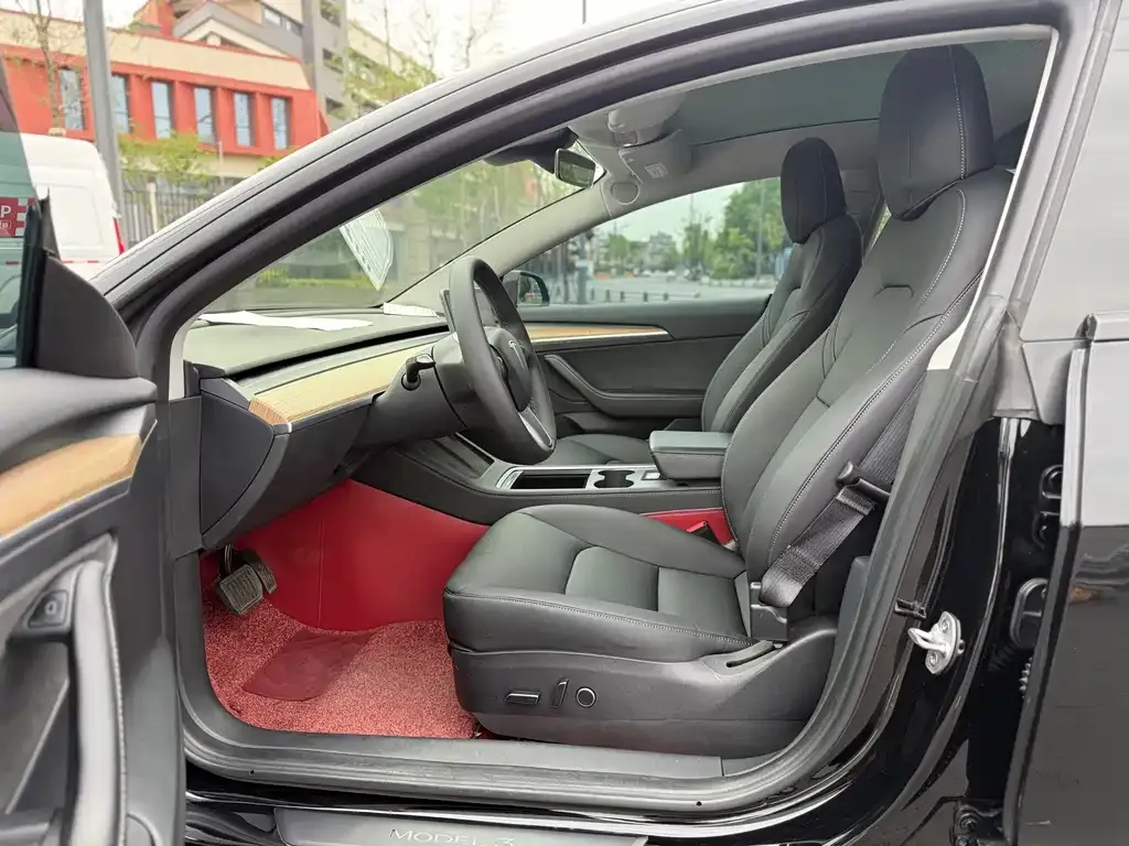 Tesla Model 3 — фото 10