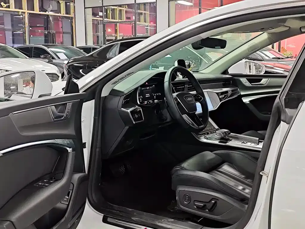 Audi A7 2023 из CN, фото 4