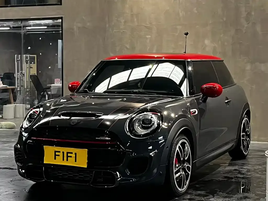 MINI JCW (John Cooper Works) — фото 1