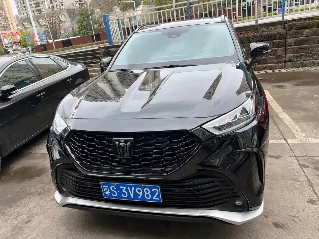 Toyota Crown Kluger 2022 из CN, фото 10