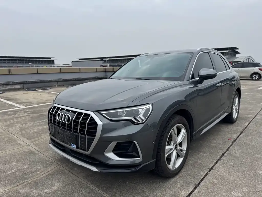 Audi Q3 — фото 1