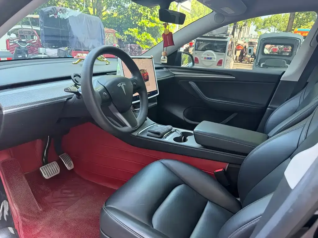 Tesla Model Y — фото 6