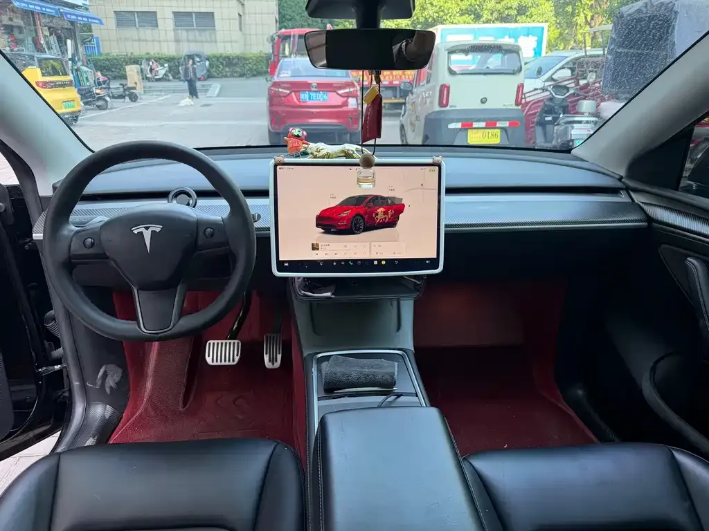 Tesla Model Y — фото 4