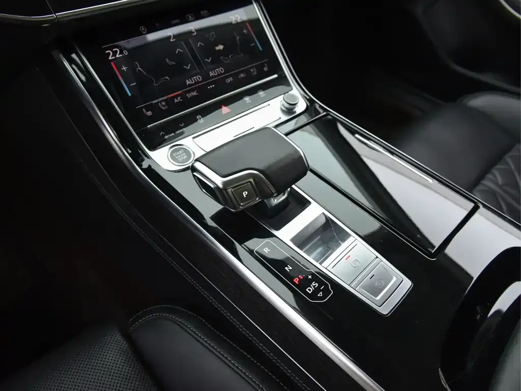 Audi A8 — фото 4