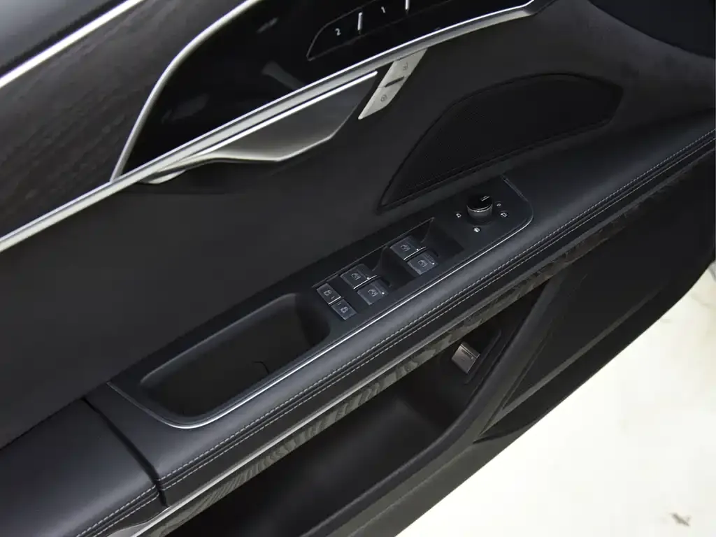 Audi A8 — фото 9