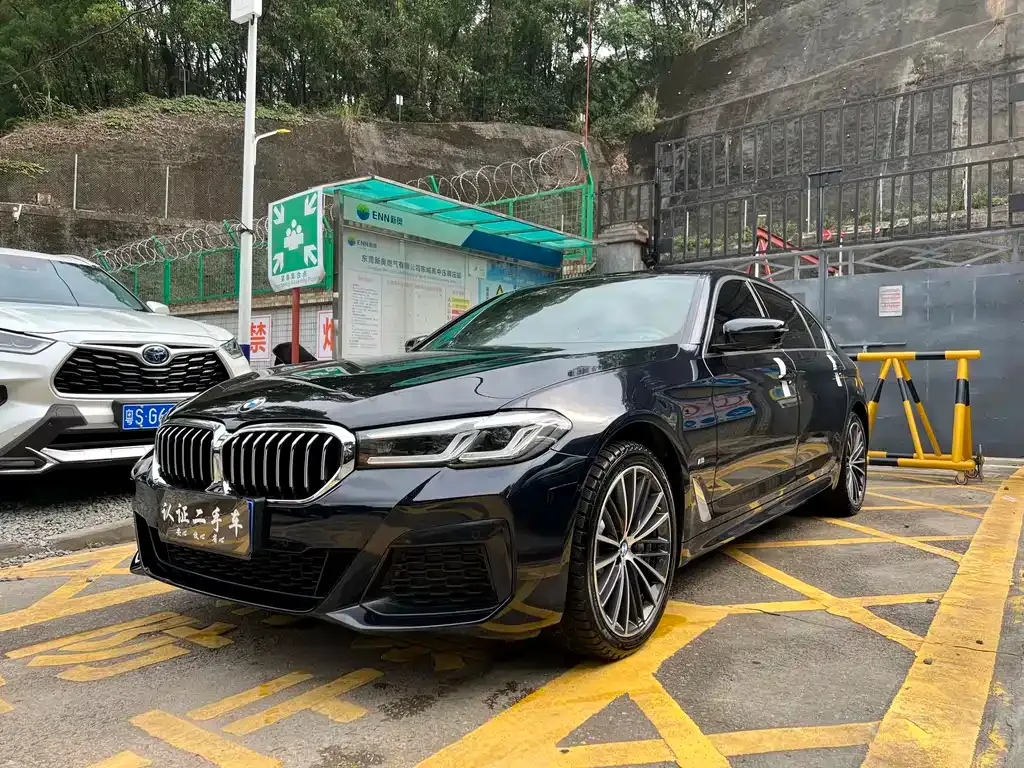 BMW 5 Series — фото 1