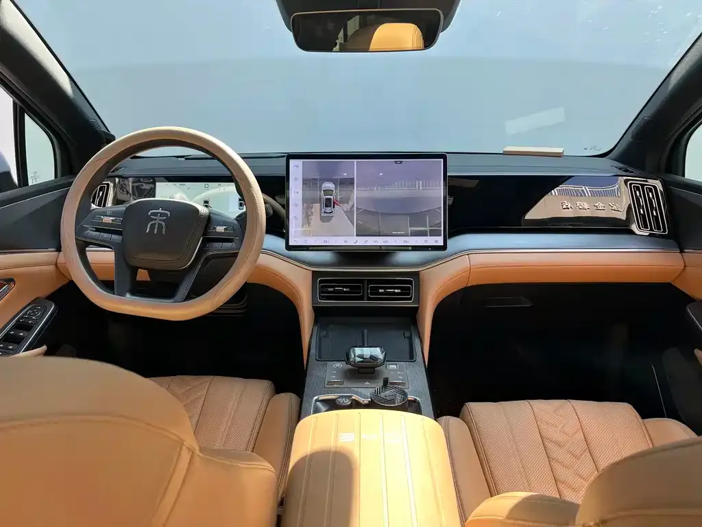 BYD L DM-i — фото 8