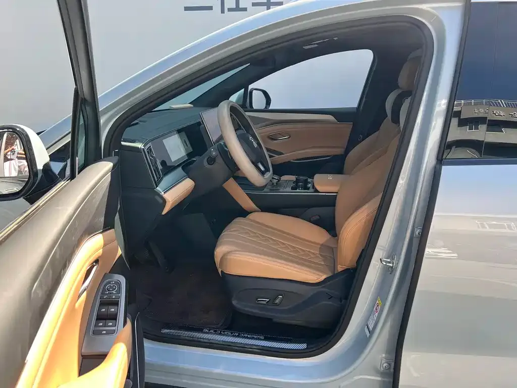 BYD L DM-i — фото 3