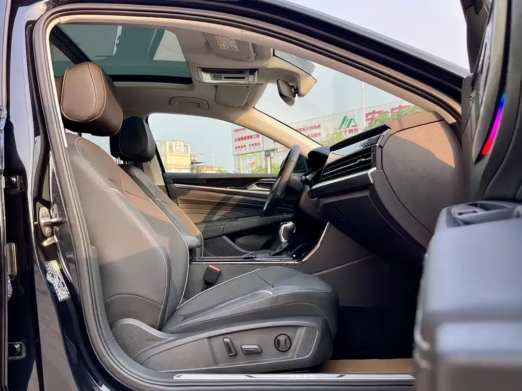 Volkswagen Passat 2024 из CN, фото 3